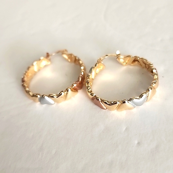 Tri Color Gold Filled Hoop Earrings Hearts Design New - Picture 6 of 8